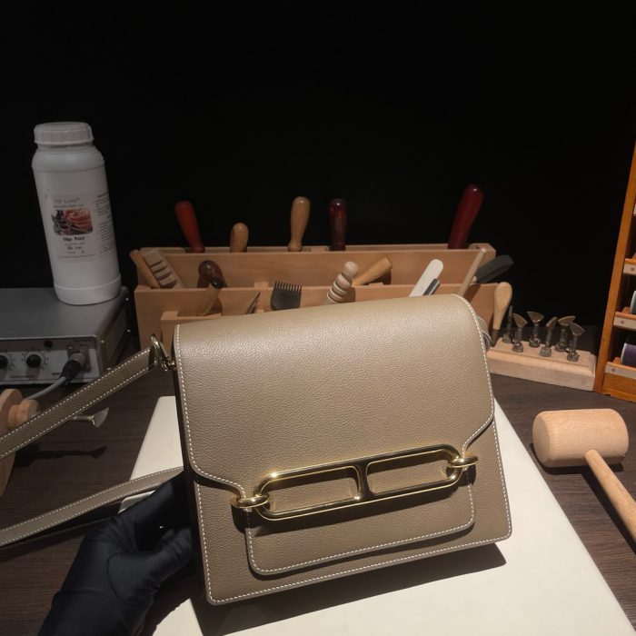 Hermes Roulis, Brown